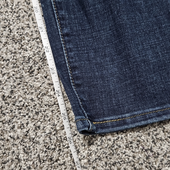 NEW Levi's Cropped Mid Rise Jeans - Picture 11 of 15